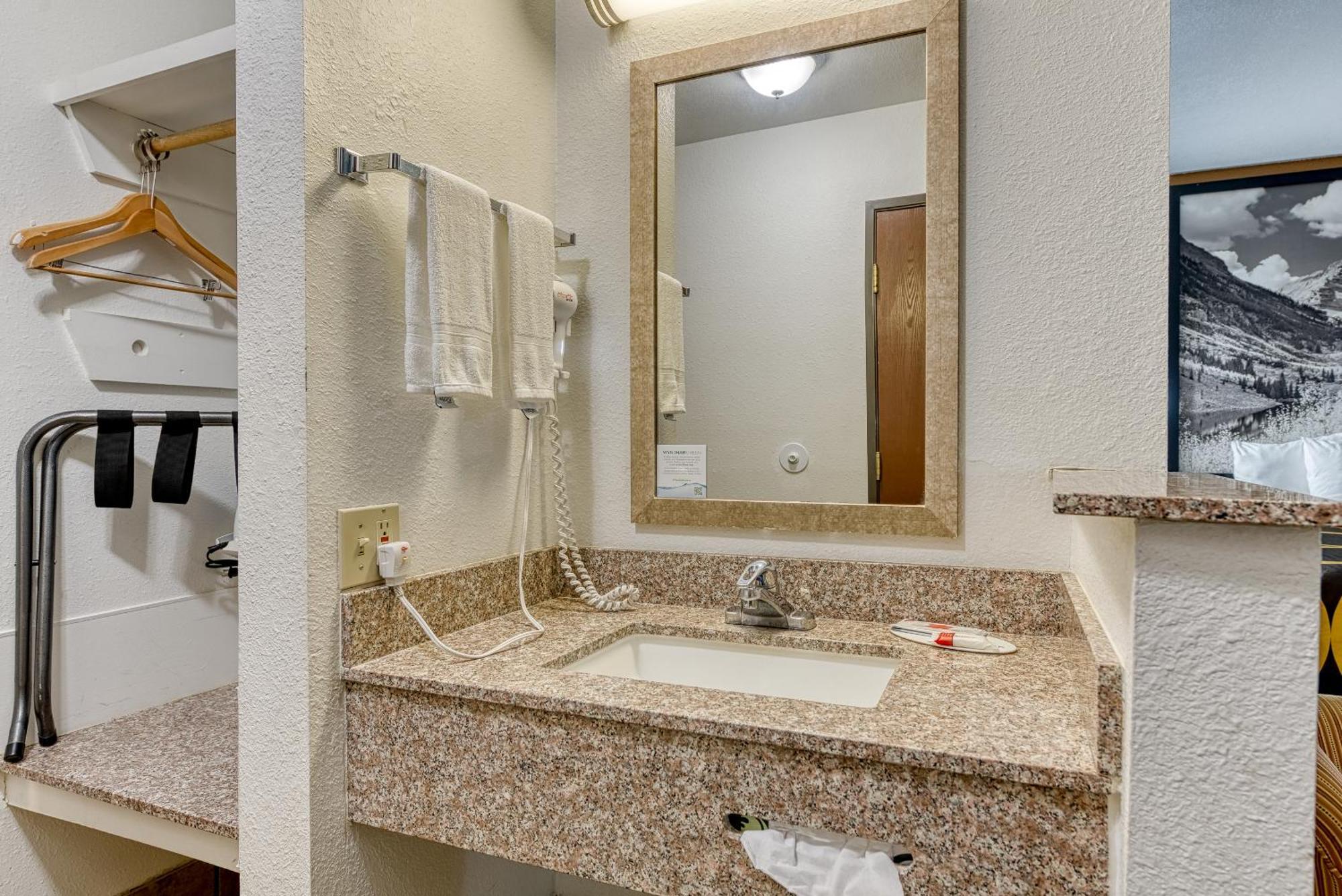 Super 8 By Wyndham Alamosa Motel Oda fotoğraf